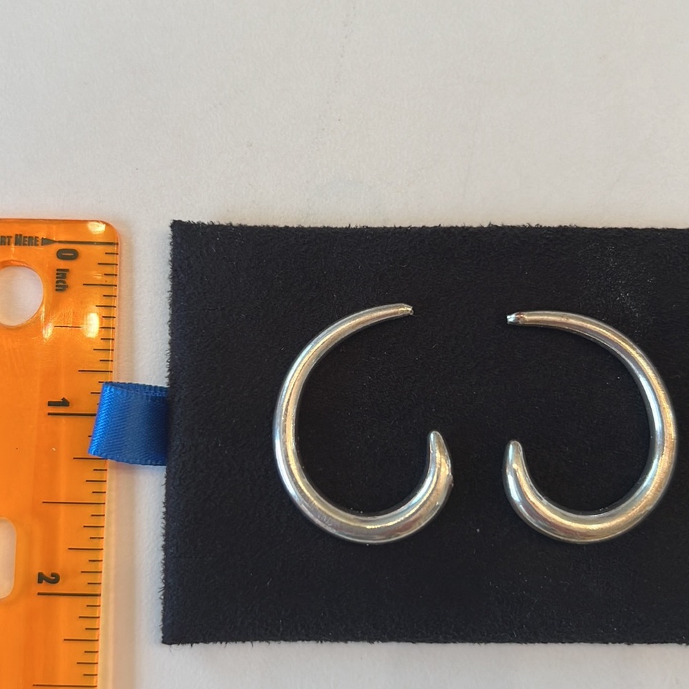 Silver Hoop Earrings 1.25 inches long, preloved - Picture 5 of 5